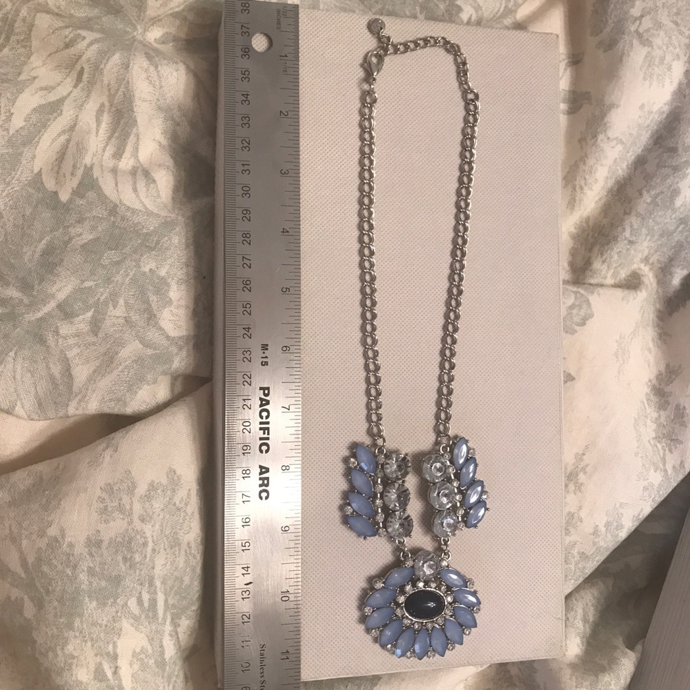 Super cute LOFT statement necklace - Picture 3 of 3
